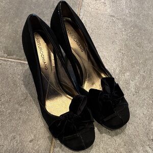 Arturo Chiang Elegant Black Velvet Heels